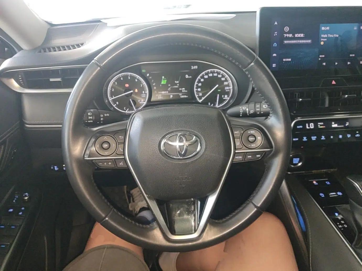 Toyota Harrier 2022 2.0L CVT Two-Wheel Drive Deluxe Edition — миниатюра 13