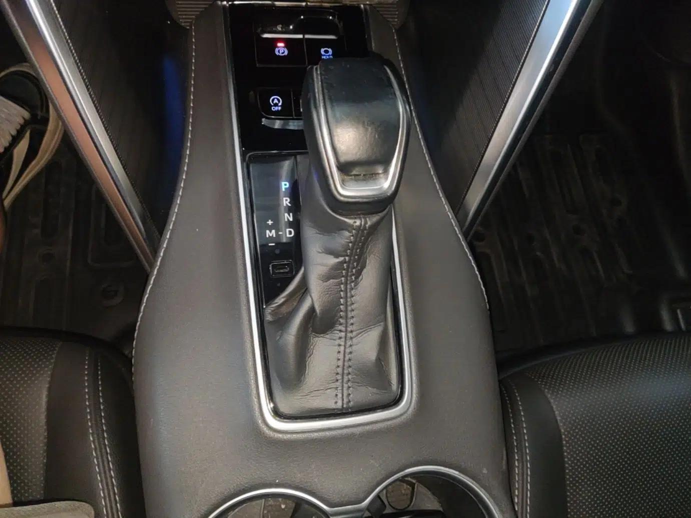 Toyota Harrier 2022 2.0L CVT Two-Wheel Drive Deluxe Edition — миниатюра 16