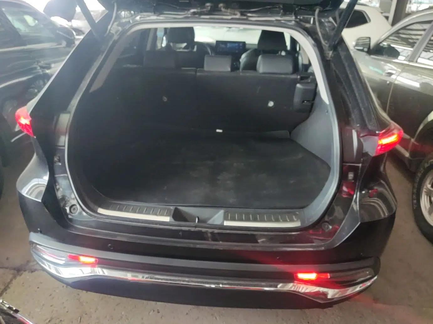 Toyota Harrier 2022 2.0L CVT Two-Wheel Drive Deluxe Edition — миниатюра 22