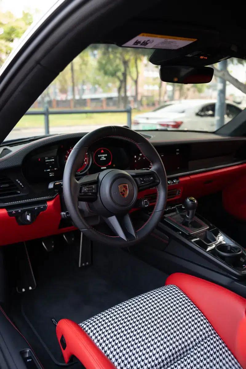 2023 Porsche 911 4.0L Automatic Rear-Wheel Drive 2-Seater (Parallel Import) — миниатюра 16