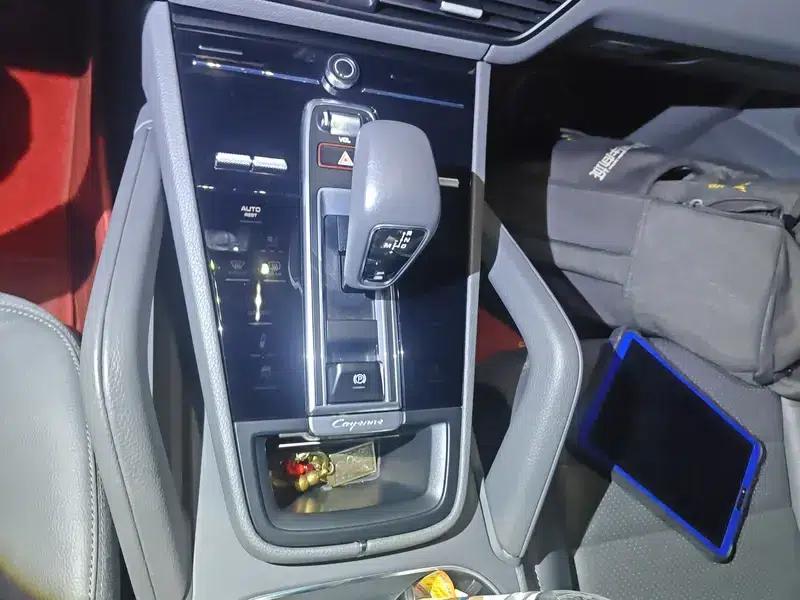 Cayenne E-Hybrid 2021 Cayenne E-Hybrid 2.0T — миниатюра 14