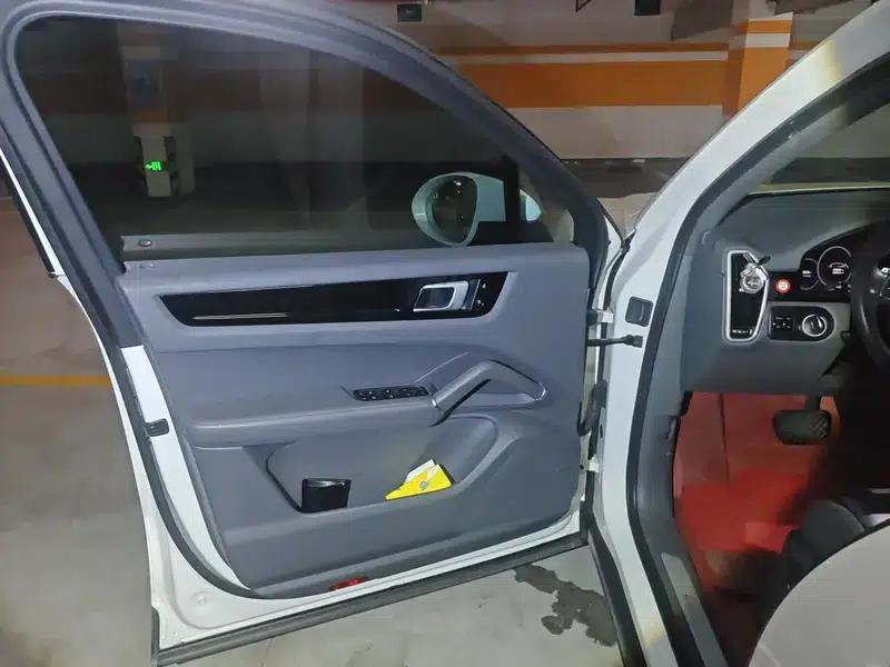 Cayenne E-Hybrid 2021 Cayenne E-Hybrid 2.0T — миниатюра 16