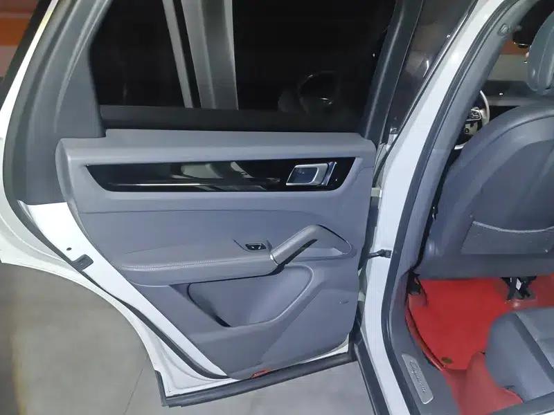 Cayenne E-Hybrid 2021 Cayenne E-Hybrid 2.0T — миниатюра 17