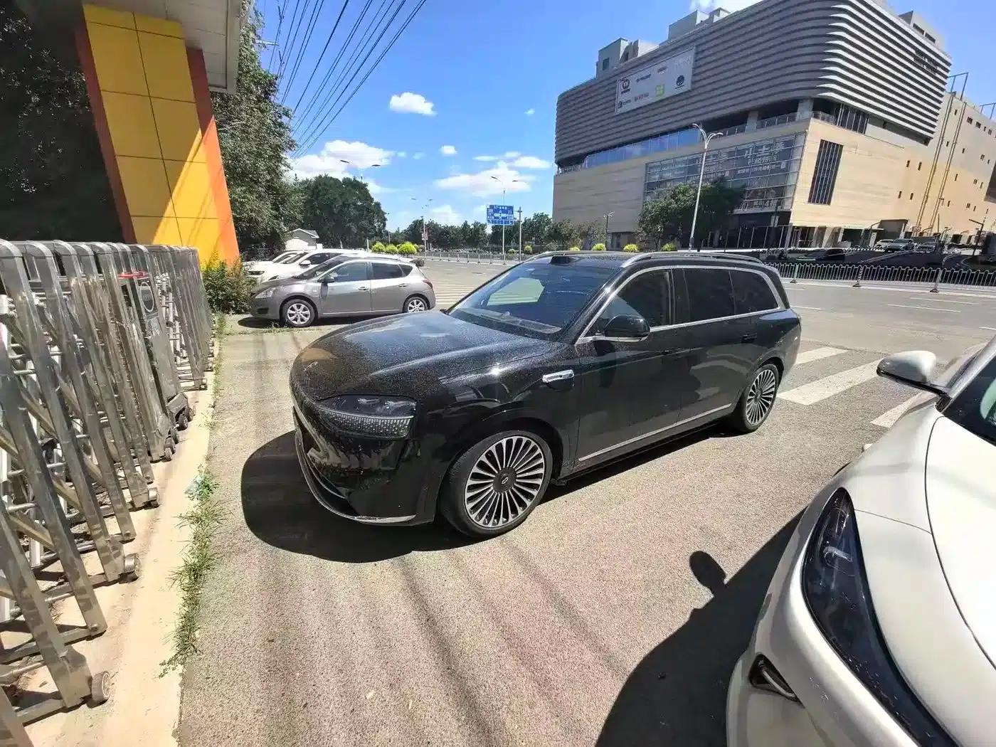 Wenjie M9 2025 Ultra Extended Range Edition (52kWh, 6-seater, 192-line LiDAR) — миниатюра 1