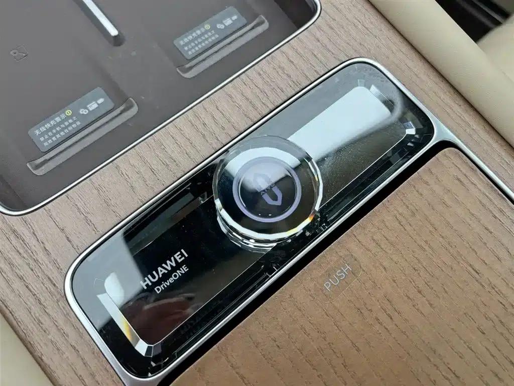 Wenjie M9 2025 Pure Electric Ultra Edition 100kWh 6-Seat Version (192-line LiDAR) — миниатюра 22