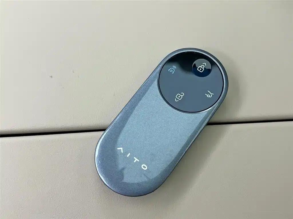 Wenjie M9 2025 Pure Electric Ultra Edition 100kWh 6-Seat Version (192-line LiDAR) — миниатюра 31