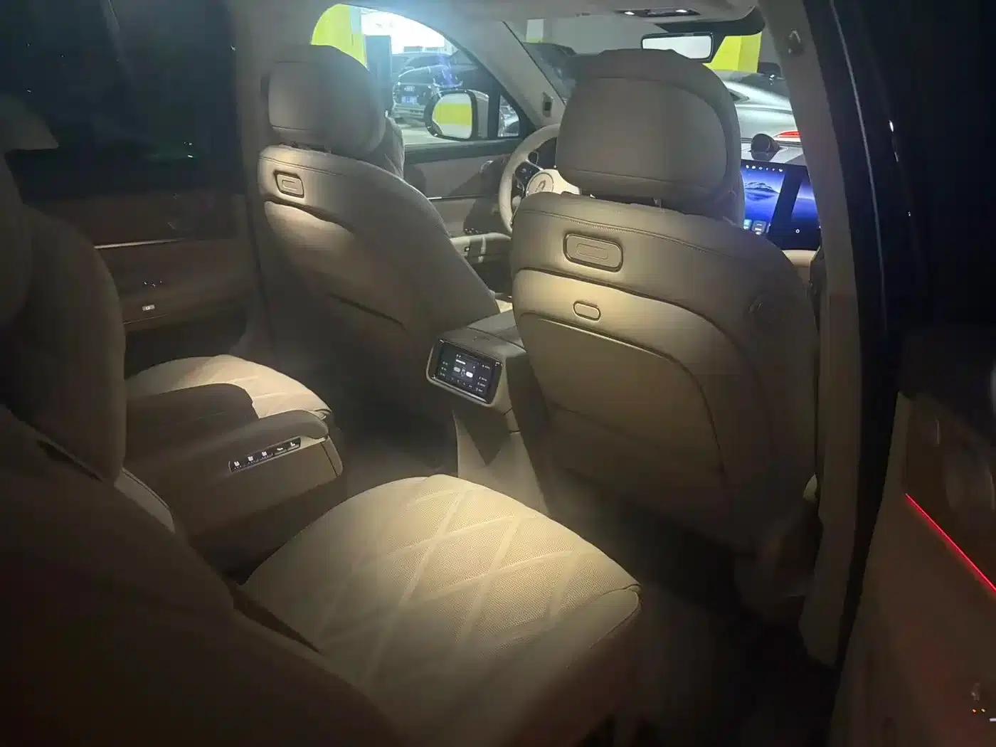 Wenjie M9 2025 Ultra Extended Range Edition (52kWh, 6-seater, 192-line LiDAR) — миниатюра 10
