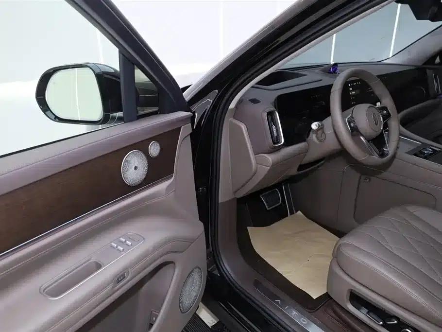 Wenjie M9 2024 Range Extended Max Edition 52kWh 5-Seater — миниатюра 21