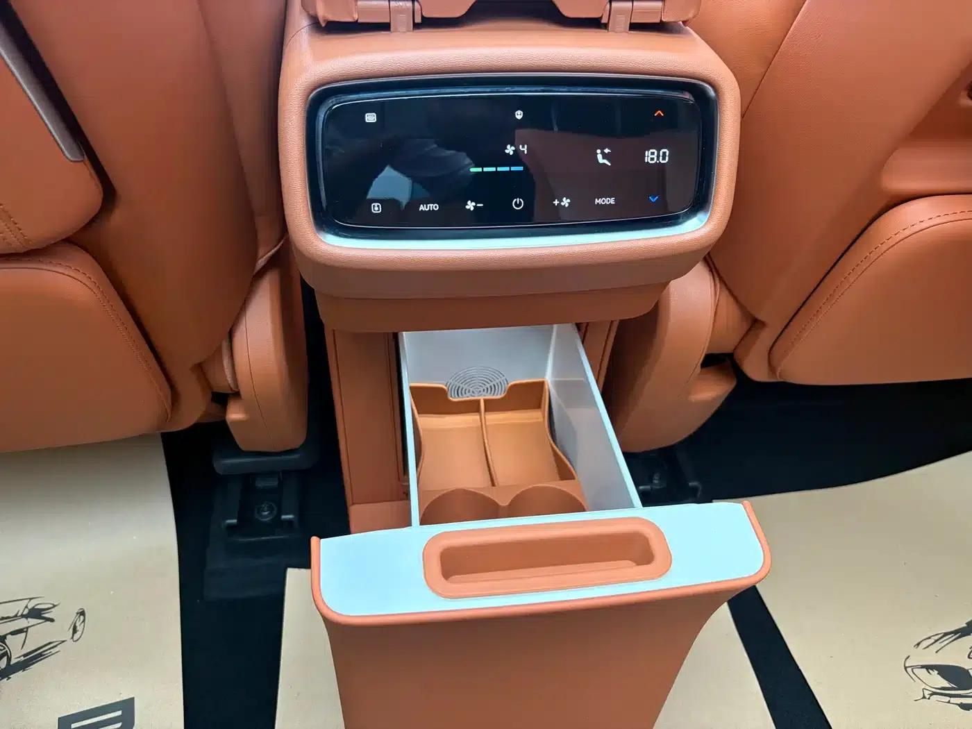 Wenjie M9 2024 Range Extended Max Edition 52kWh 6-Seater — миниатюра 15