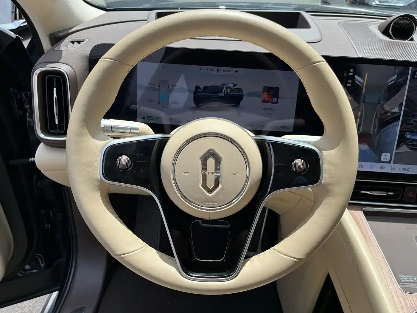 Wenjie M9 2025 Ultra Extended Range Edition 52kWh 6-Seat Version (192-line LiDAR) — миниатюра 18