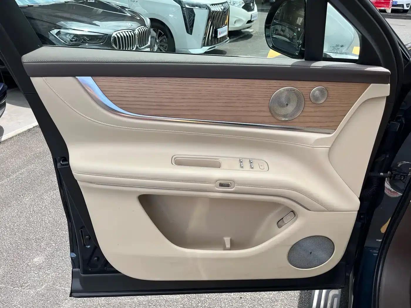 Wenjie M9 2025 Ultra Extended Range Edition 52kWh 6-Seat Version (192-line LiDAR) — миниатюра 6