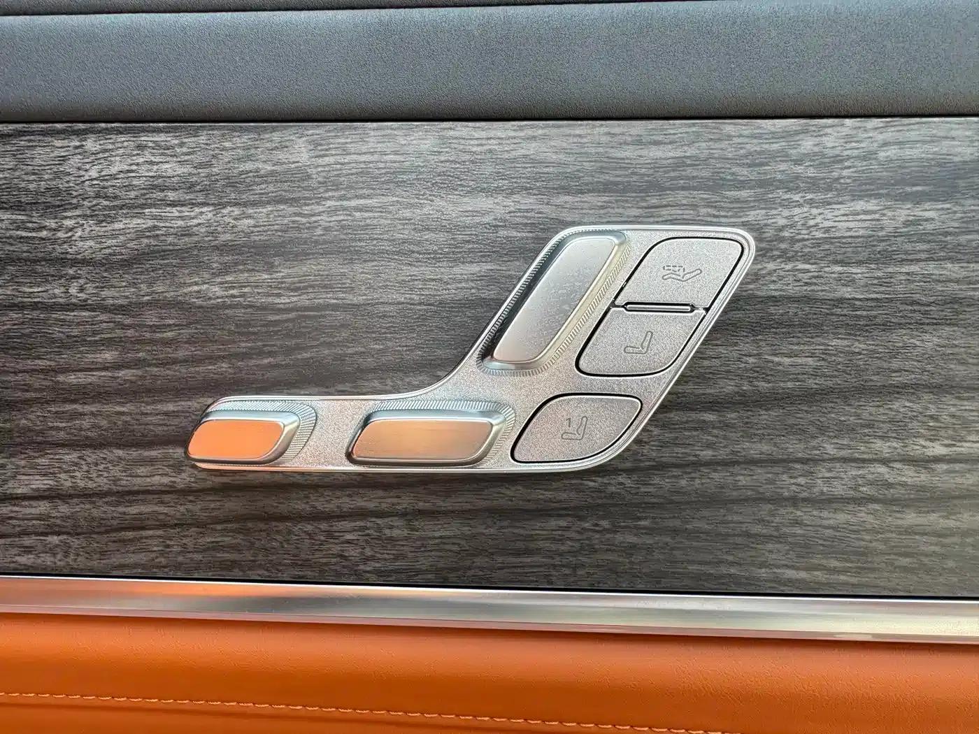 Wenjie M9 2025 Ultra Extended Range Edition (52kWh, 5-seater, 192-line LiDAR) — миниатюра 22