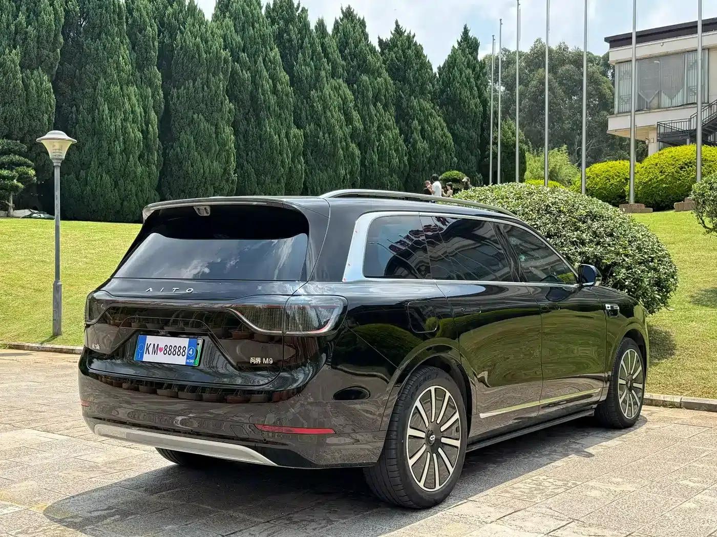 Wenjie M9 2025 Ultra Extended Range Edition (52kWh, 5-seater, 192-line LiDAR) — миниатюра 10