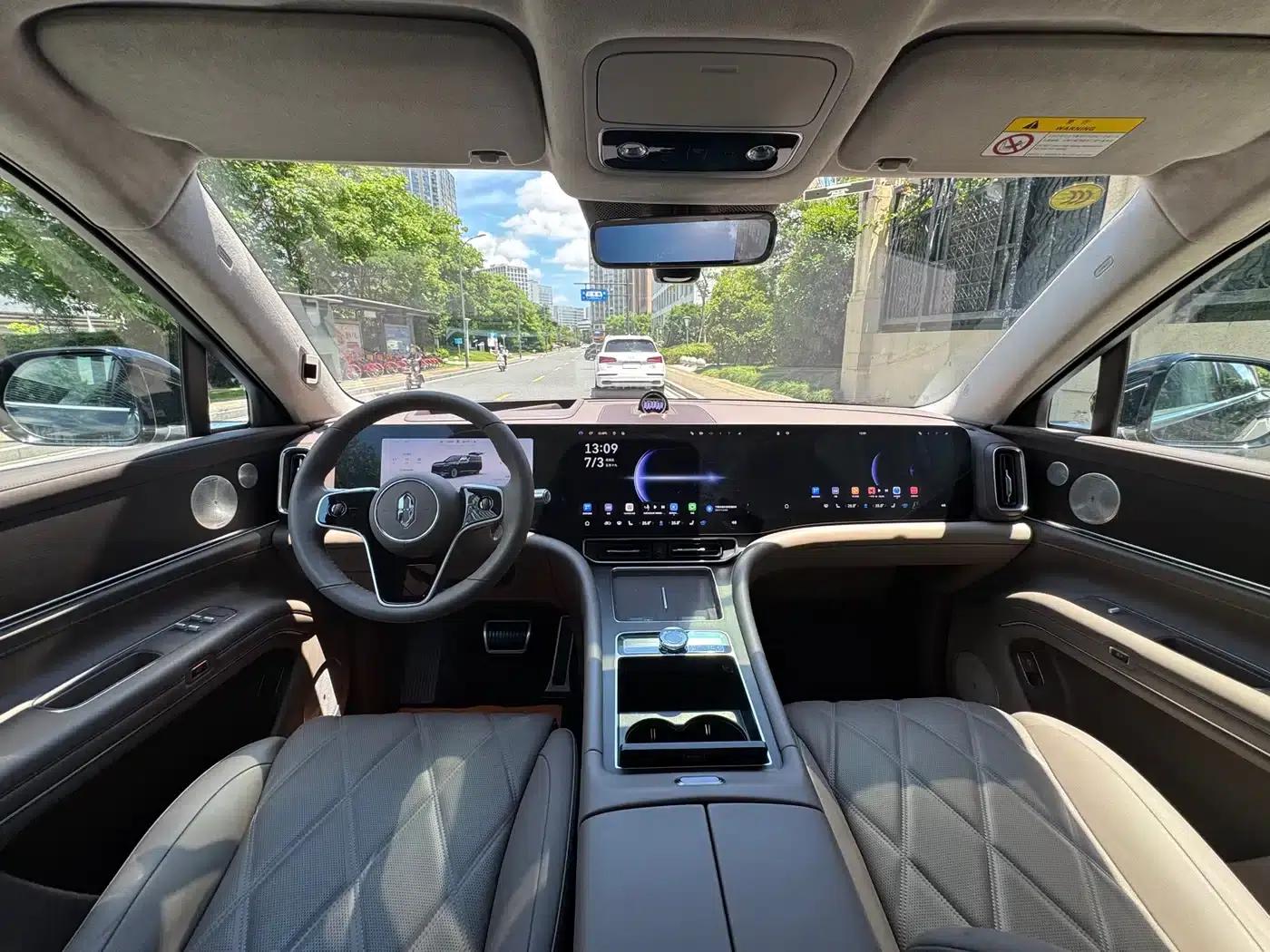 Wenjie M9 2025 Ultra Extended Range Edition (52kWh, 6-seater, 192-line LiDAR) — миниатюра 21