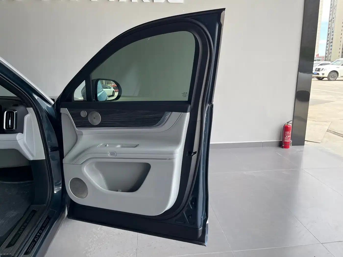 Wenjie M9 2024 Range Extended Ultra Edition 52kWh 5-Seater — миниатюра 25