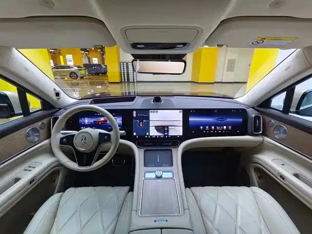 Wenjie M9 2025 Ultra Extended Range Edition (52kWh, 6-seater, 192-line LiDAR) — миниатюра 5