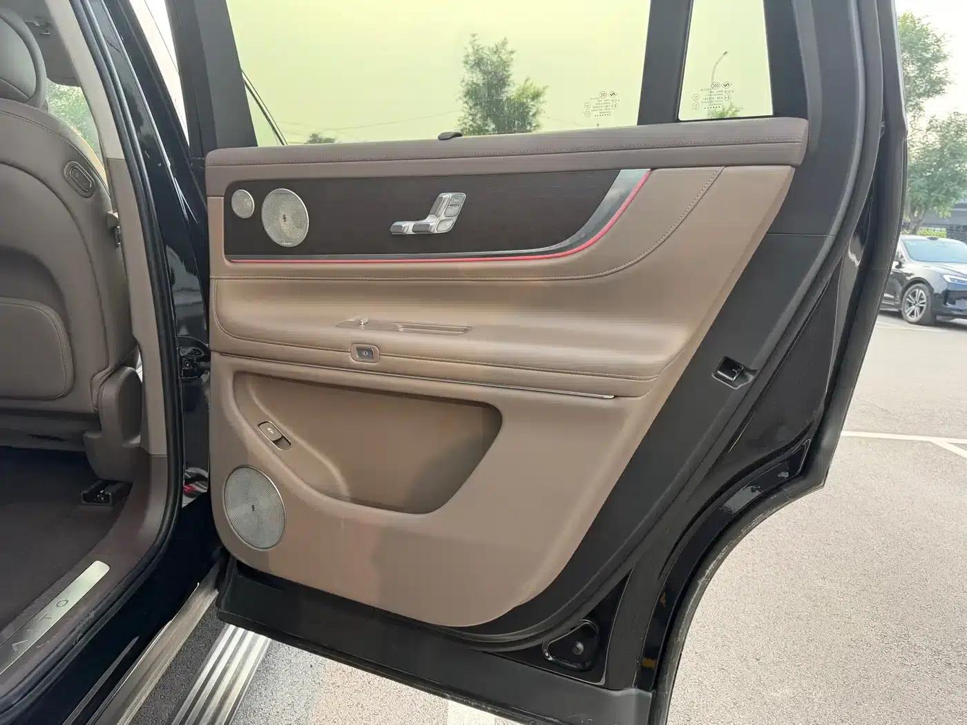 Wenjie M9 2025 Extended Range Ultra Edition 52kWh 5-Seat Version (192-line LiDAR) — миниатюра 14