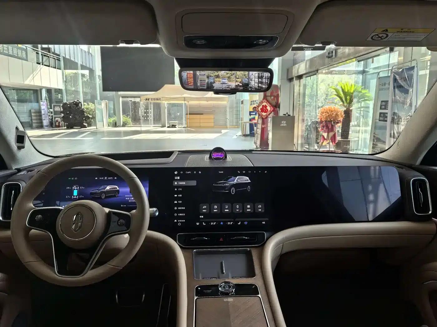 Wenjie M9 2025 Ultra Extended Range Edition (52kWh, 6-seater, 192-line LiDAR) — миниатюра 7
