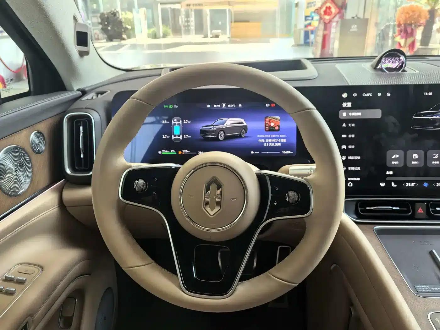 Wenjie M9 2025 Ultra Extended Range Edition (52kWh, 6-seater, 192-line LiDAR) — миниатюра 8