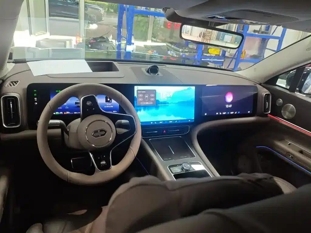 Wenjie M9 2025 Ultra Extended Range Edition 52kWh 6-Seat Version (192-line LiDAR) — миниатюра 3