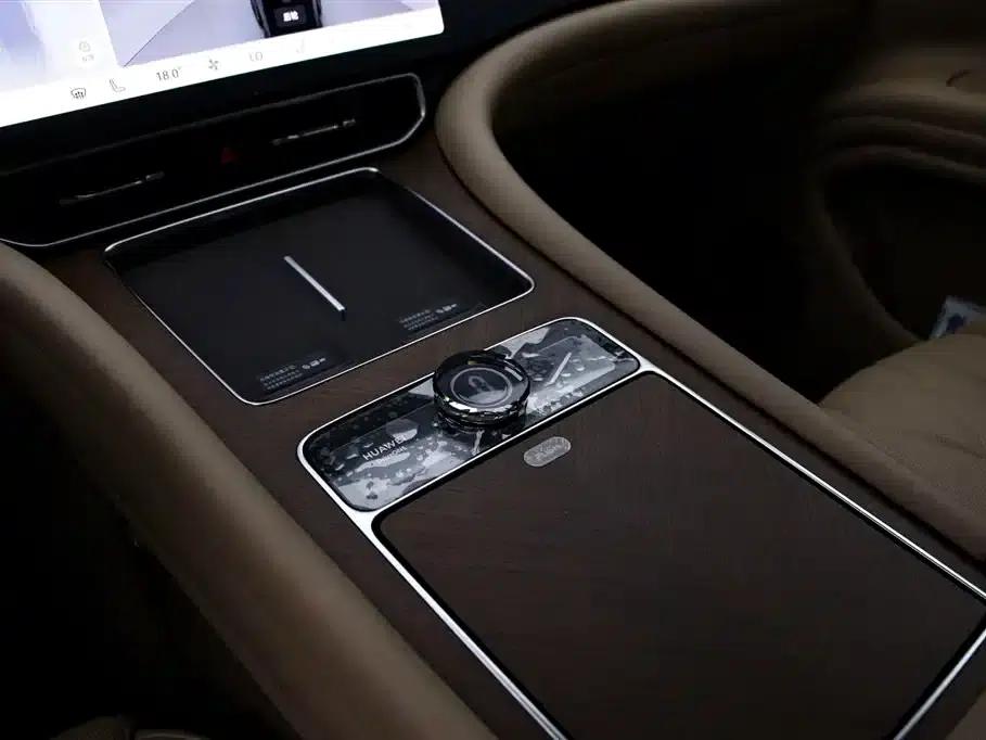 Wenjie M9 2024 Range Extended Ultra Edition 52kWh 5-Seater — миниатюра 9