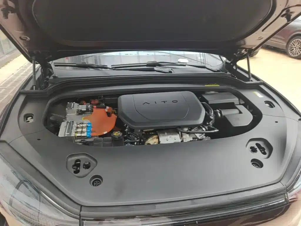 Wenjie M9 2025 Extended Range Ultra Edition 52kWh 5-Seat Version (192-line LiDAR) — миниатюра 20