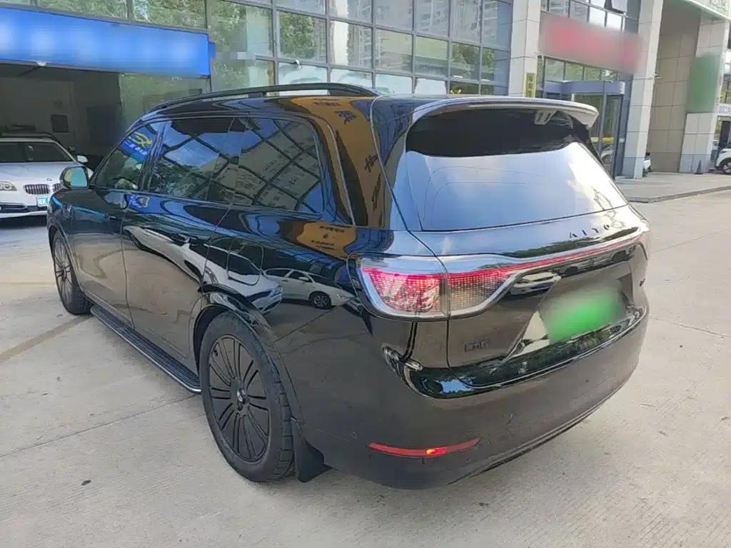 Wenjie M9 2025 Ultra Extended Range Edition (52kWh, 5-seater, 192-line LiDAR) — миниатюра 5