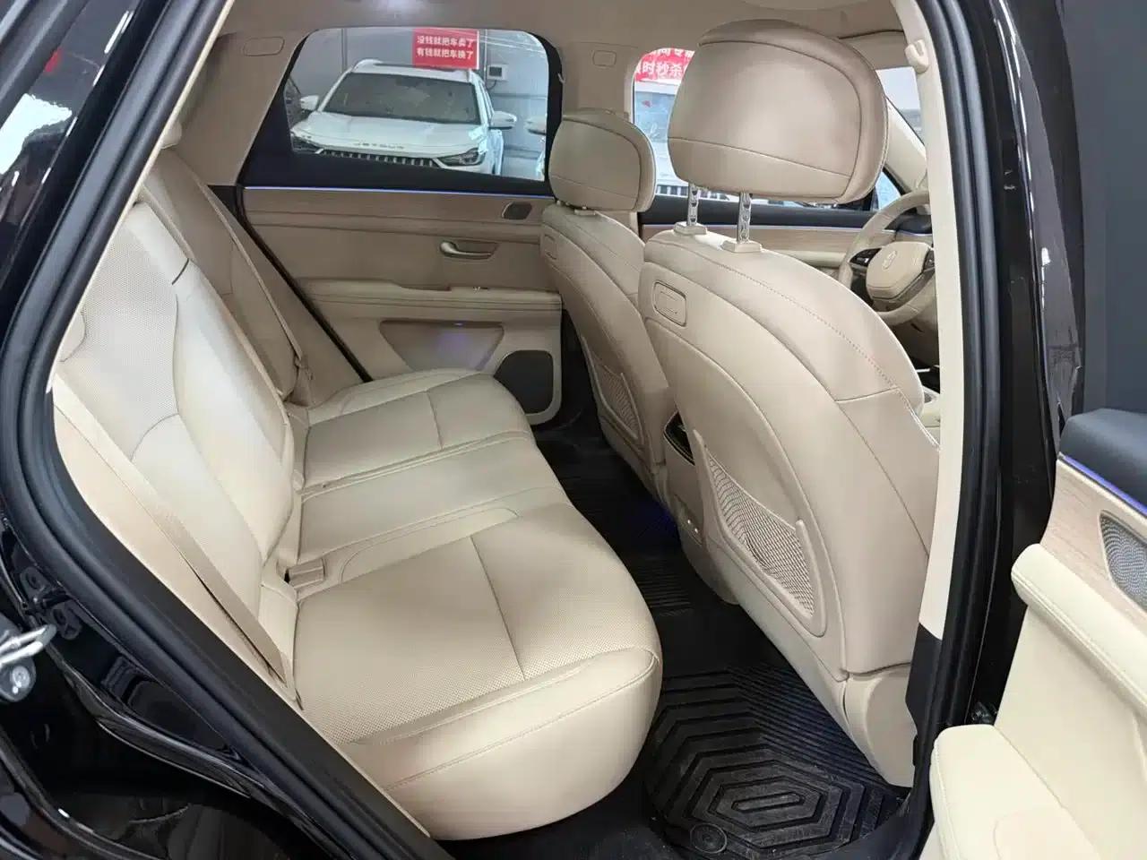 Wenjie M5 2025 Extended Range Ultra Rear-Wheel Drive Version — миниатюра 4
