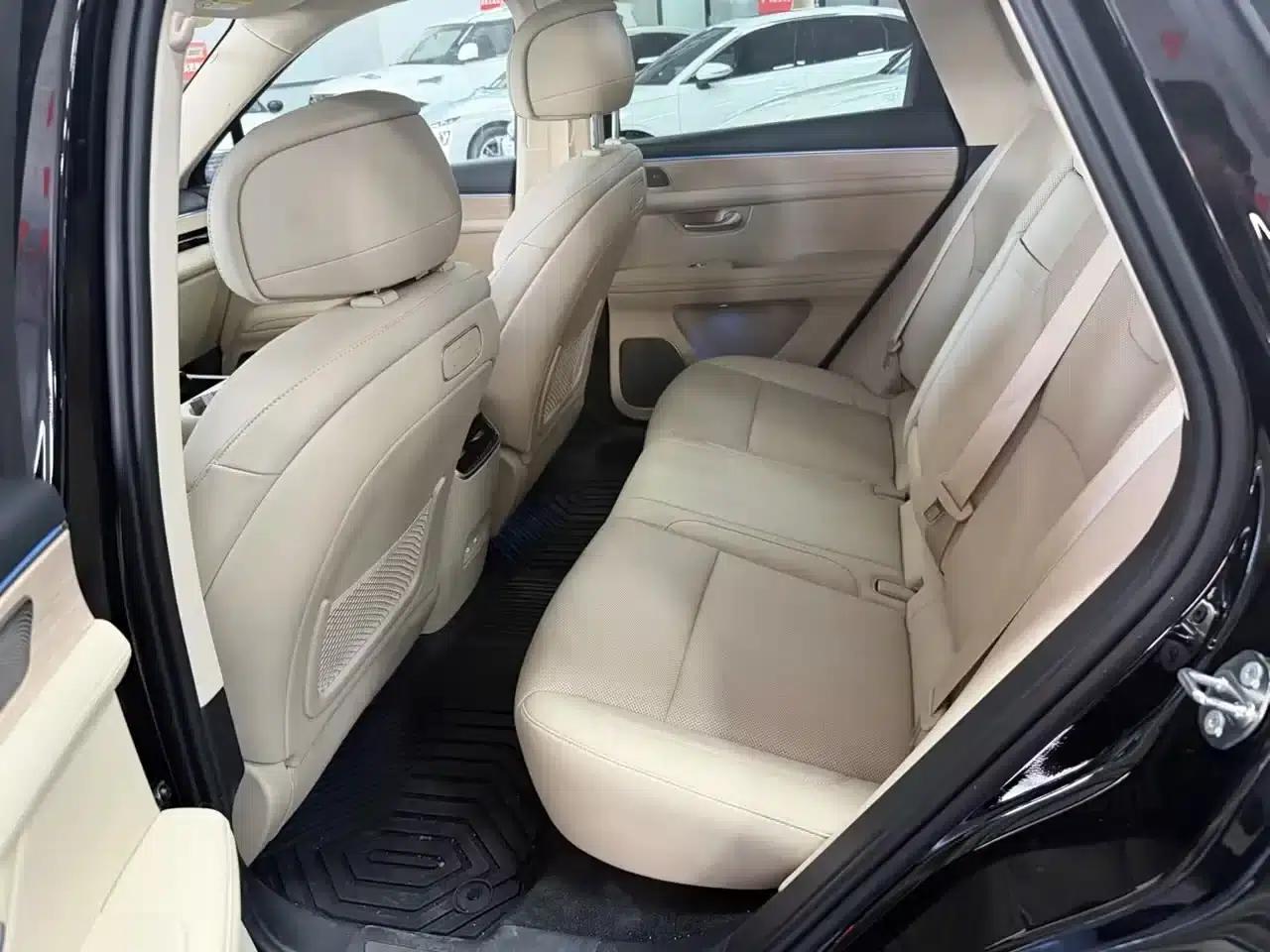 Wenjie M5 2025 Extended Range Ultra Rear-Wheel Drive Version — миниатюра 6