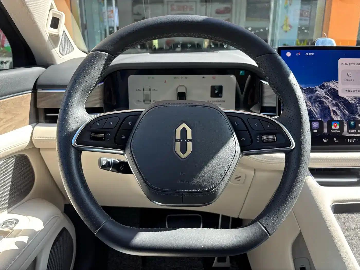 Wenjie M5 2022 Extended Range 4WD Ultimate Edition — миниатюра 19