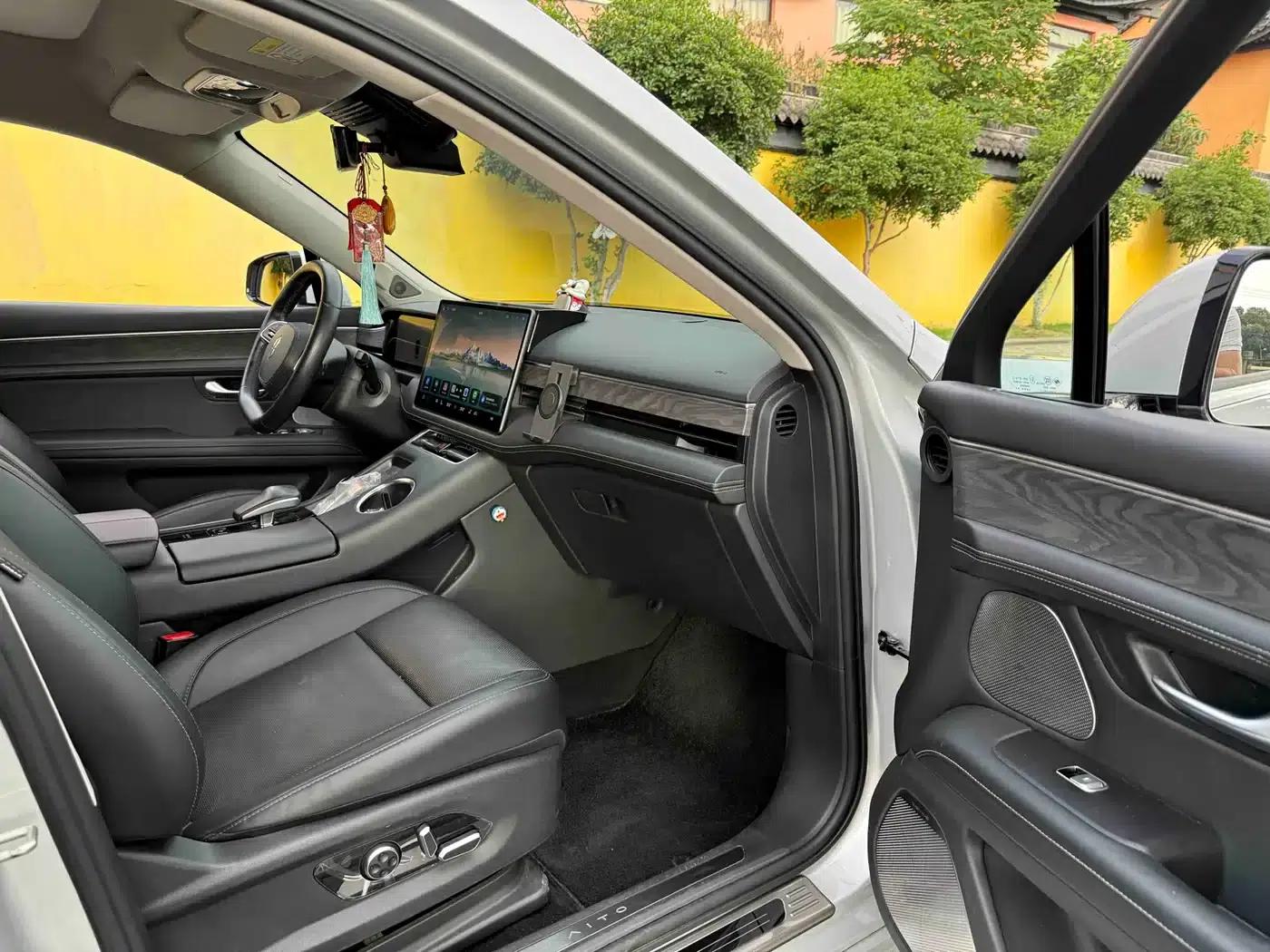 Wenjie M5 2022 Extended Range 4WD Flagship Edition — миниатюра 13