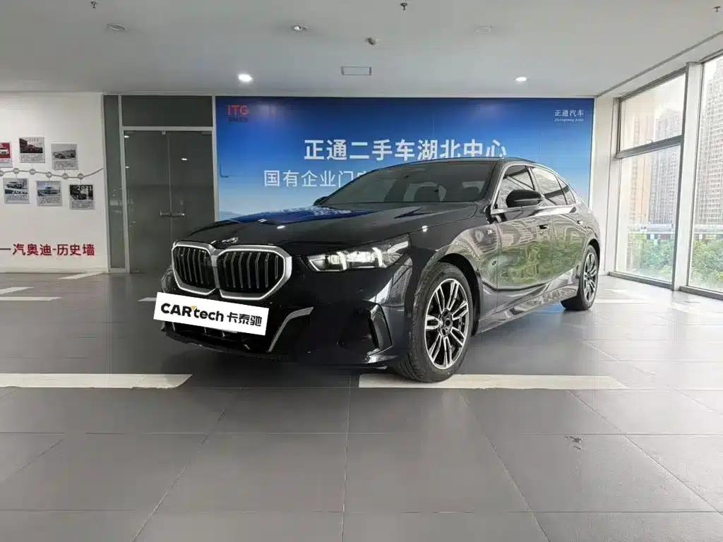 2025 BMW 5 Series 530Li Leading Edition M Sport Package — миниатюра 2