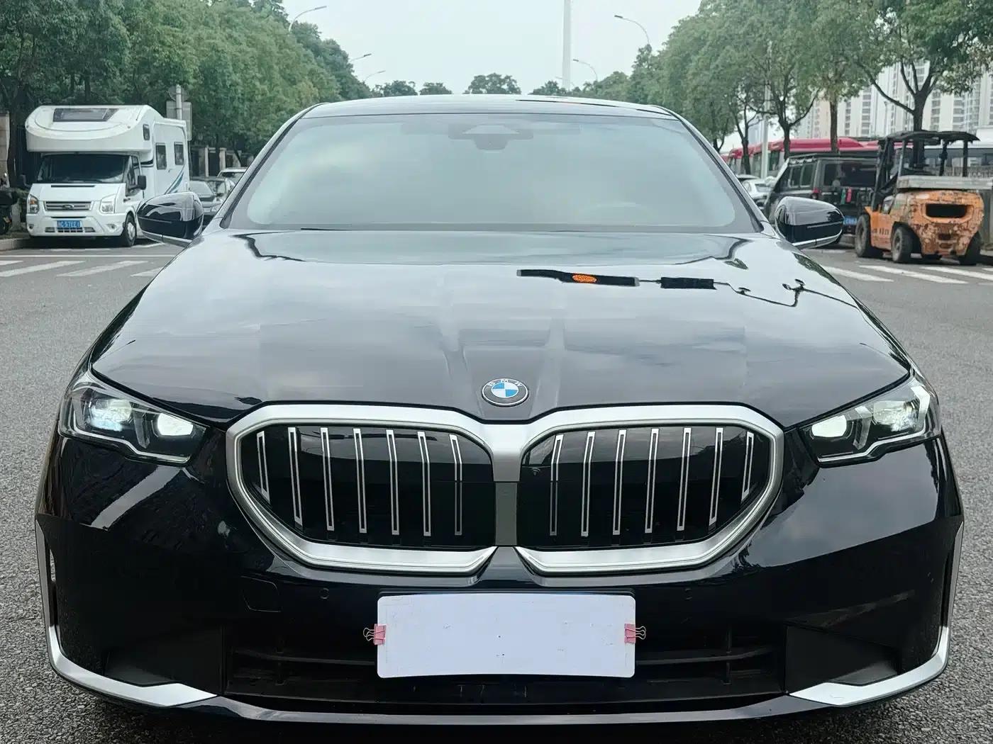 2024 BMW 5 Series 530Li Leading Luxury Package — миниатюра 2