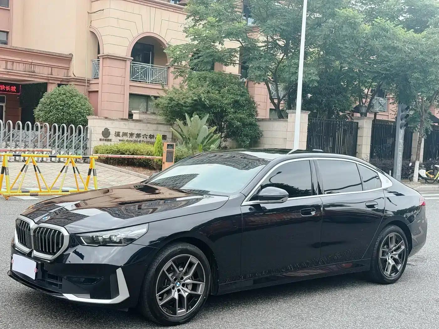 2024 BMW 5 Series 530Li Leading Luxury Package — миниатюра 3