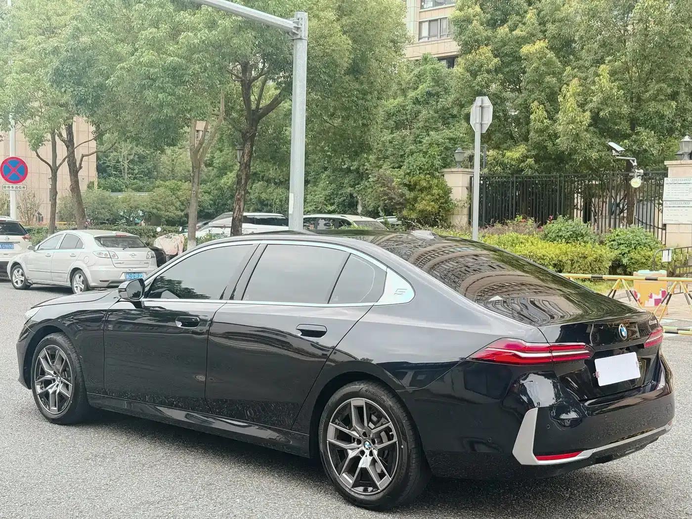 2024 BMW 5 Series 530Li Leading Luxury Package — миниатюра 5
