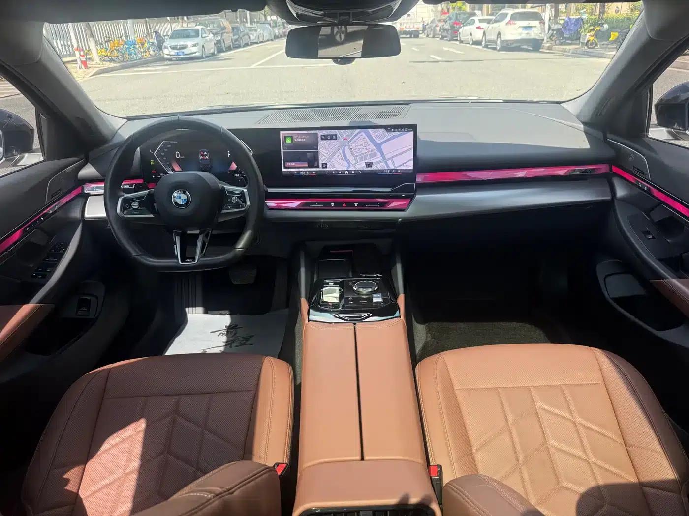 2025 BMW 5 Series 530Li Leading Edition M Sport Package — миниатюра 13