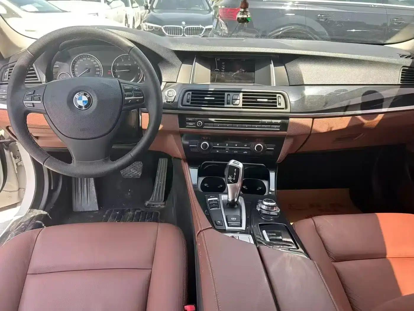 2014 BMW 5 Series 520Li Elegant Edition — миниатюра 3