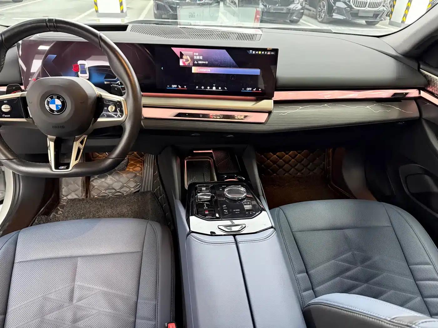 2025 BMW 5 Series 530Li Luxury M Sport Package — миниатюра 13