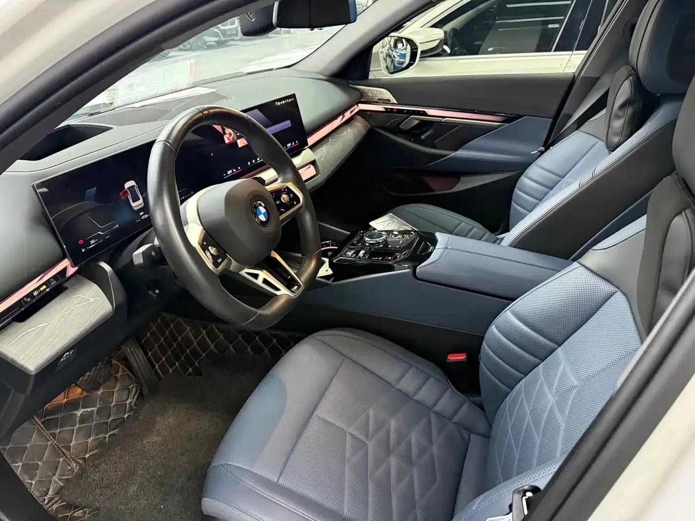 2025 BMW 5 Series 530Li Luxury M Sport Package — миниатюра 4