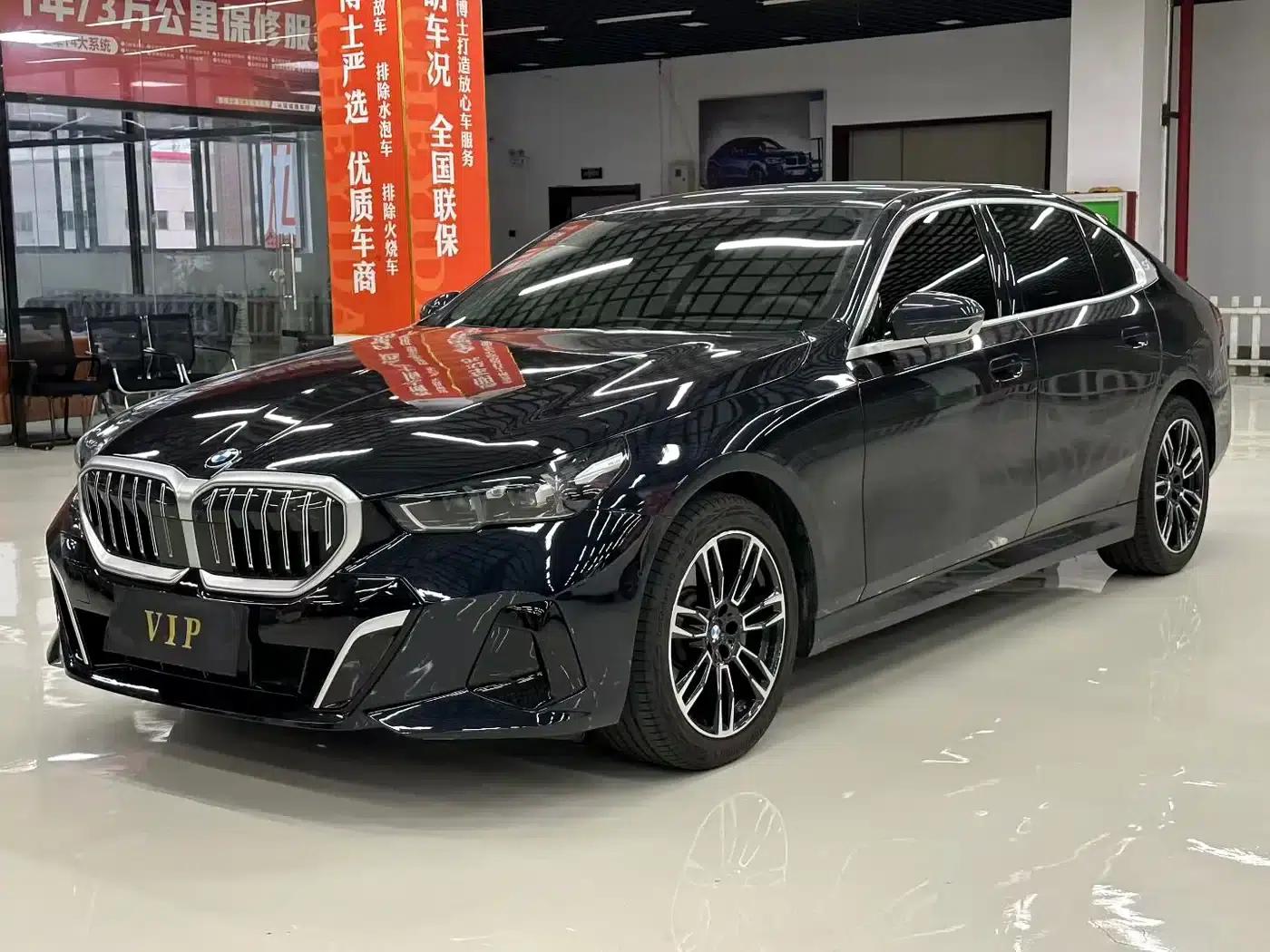 2025 BMW 5 Series 530Li Leading Edition M Sport Package — миниатюра 1