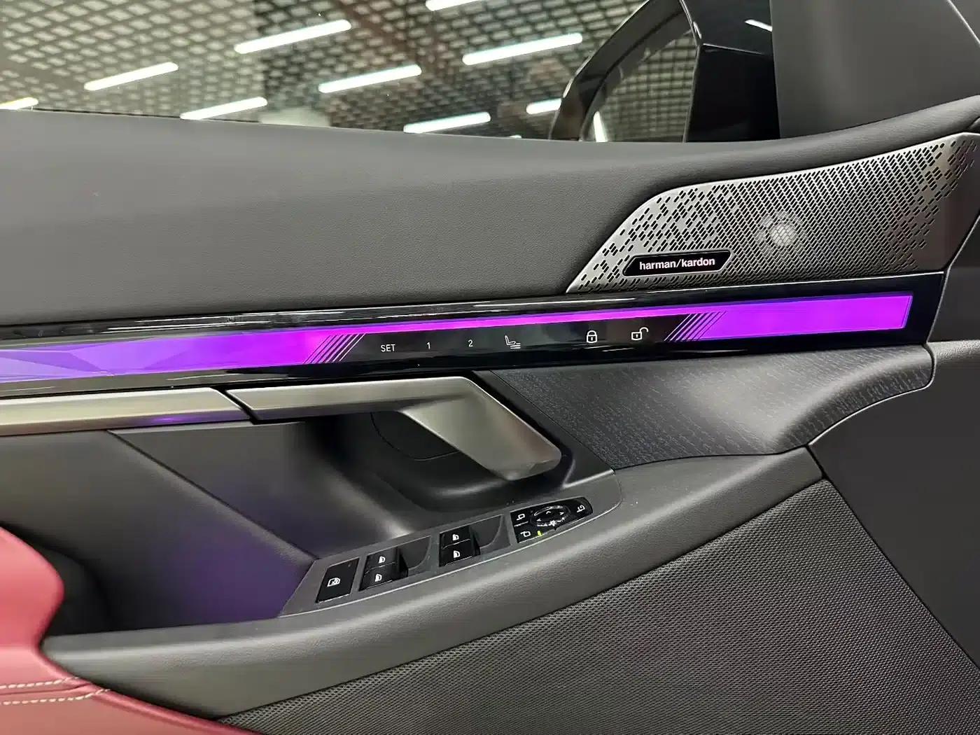 2025 BMW 5 Series 530Li Leading Edition M Sport Package — миниатюра 3