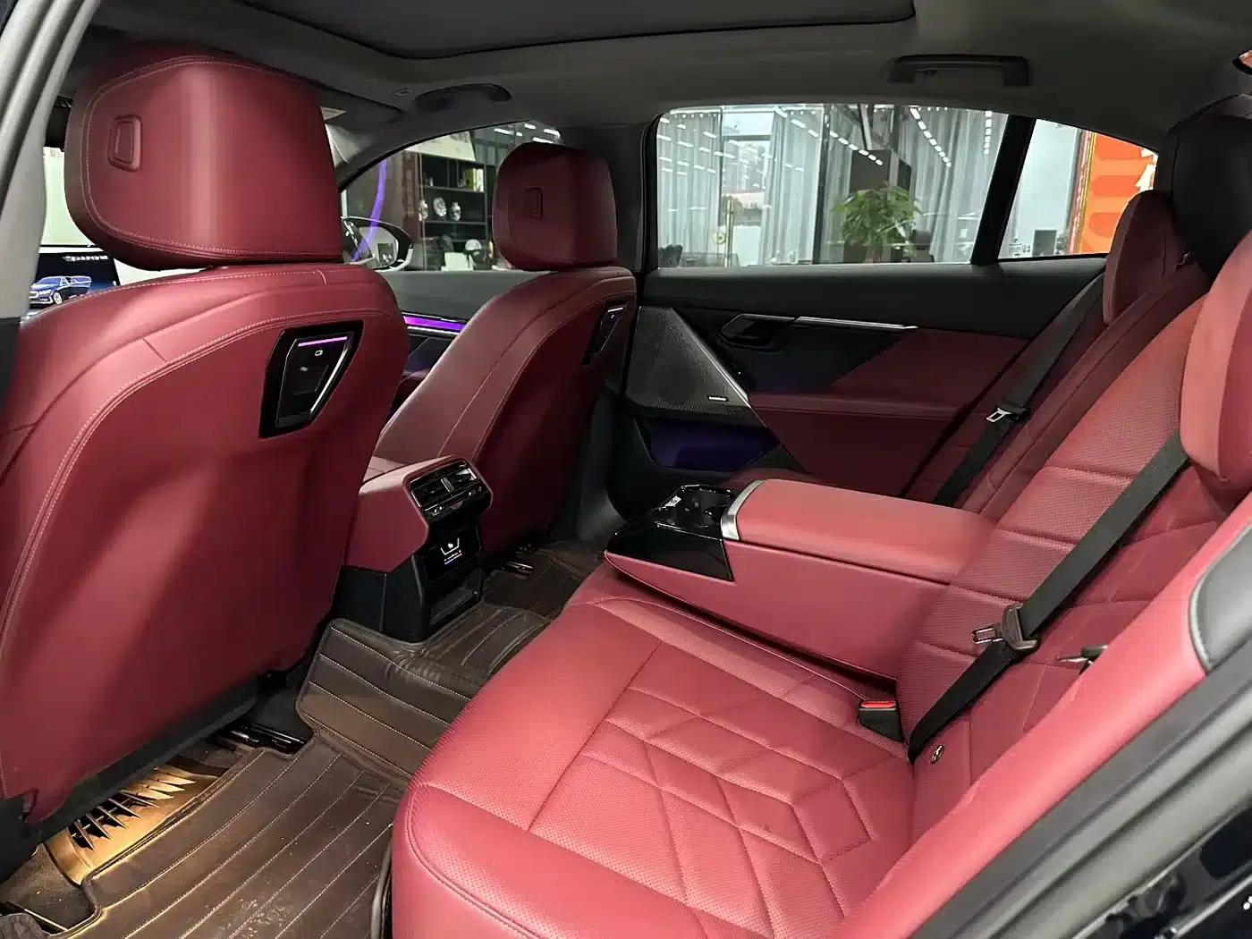 2025 BMW 5 Series 530Li Leading Edition M Sport Package — миниатюра 6