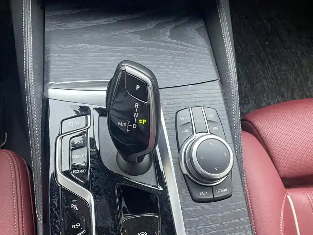 2022 BMW 5 Series Facelift 530Li Luxury M Sport Package — миниатюра 10