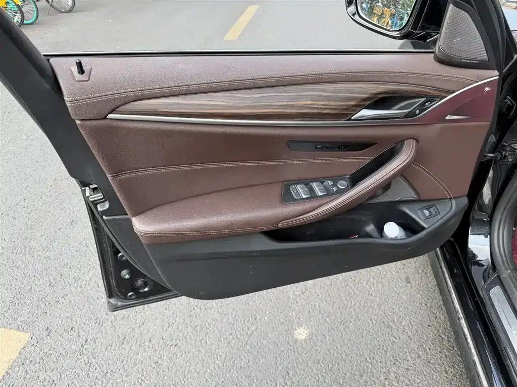 2022 BMW 5 Series 530Li Leading Luxury Package — миниатюра 6