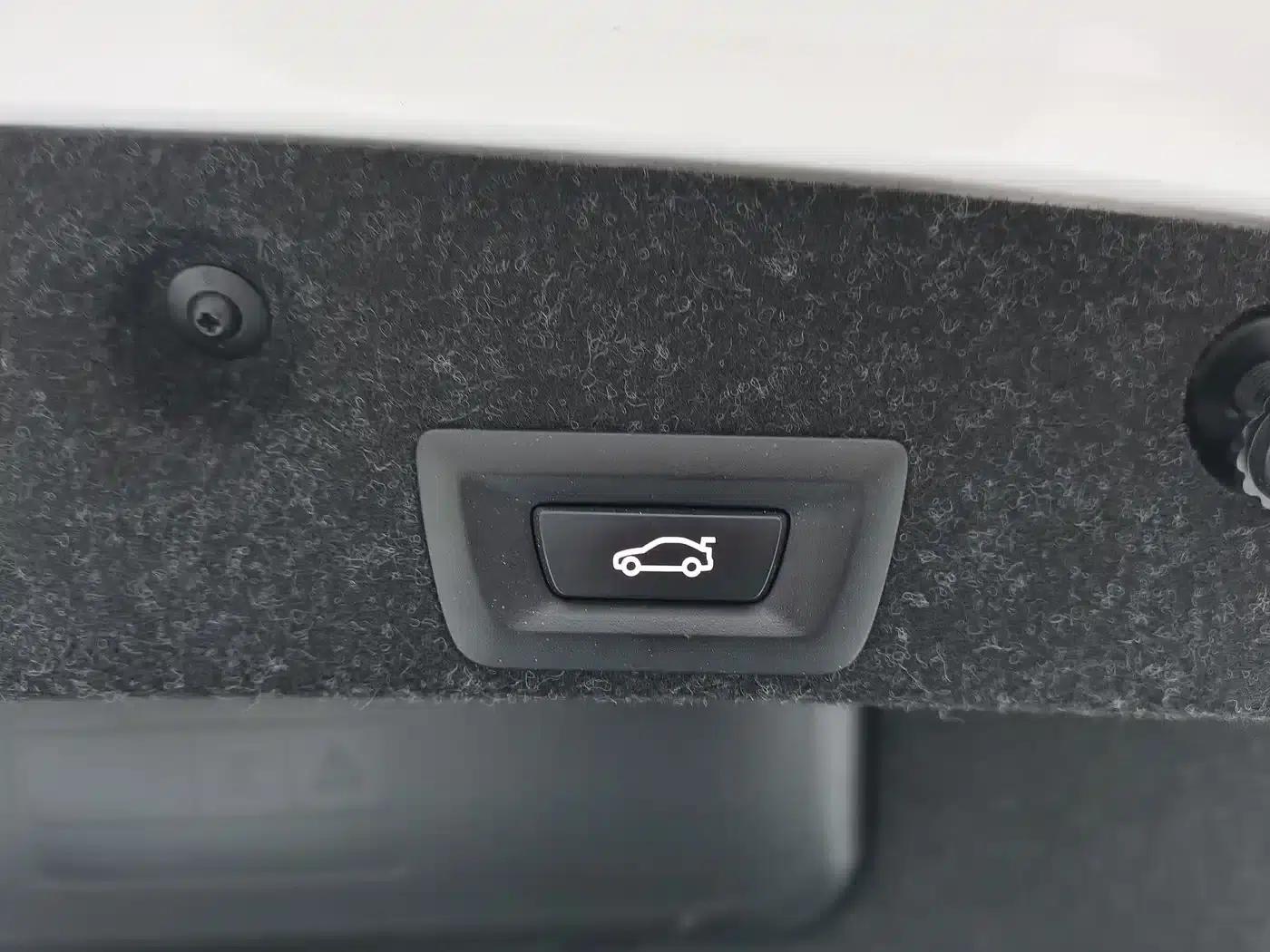2014 BMW 5 Series 520Li Elegant Edition — миниатюра 12