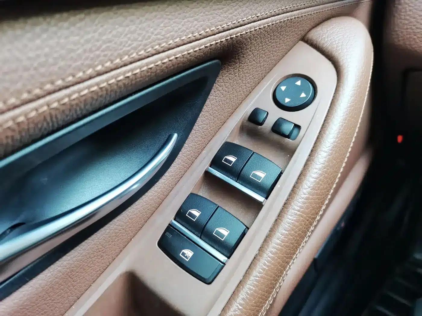 2014 BMW 5 Series 520Li Elegant Edition — миниатюра 18