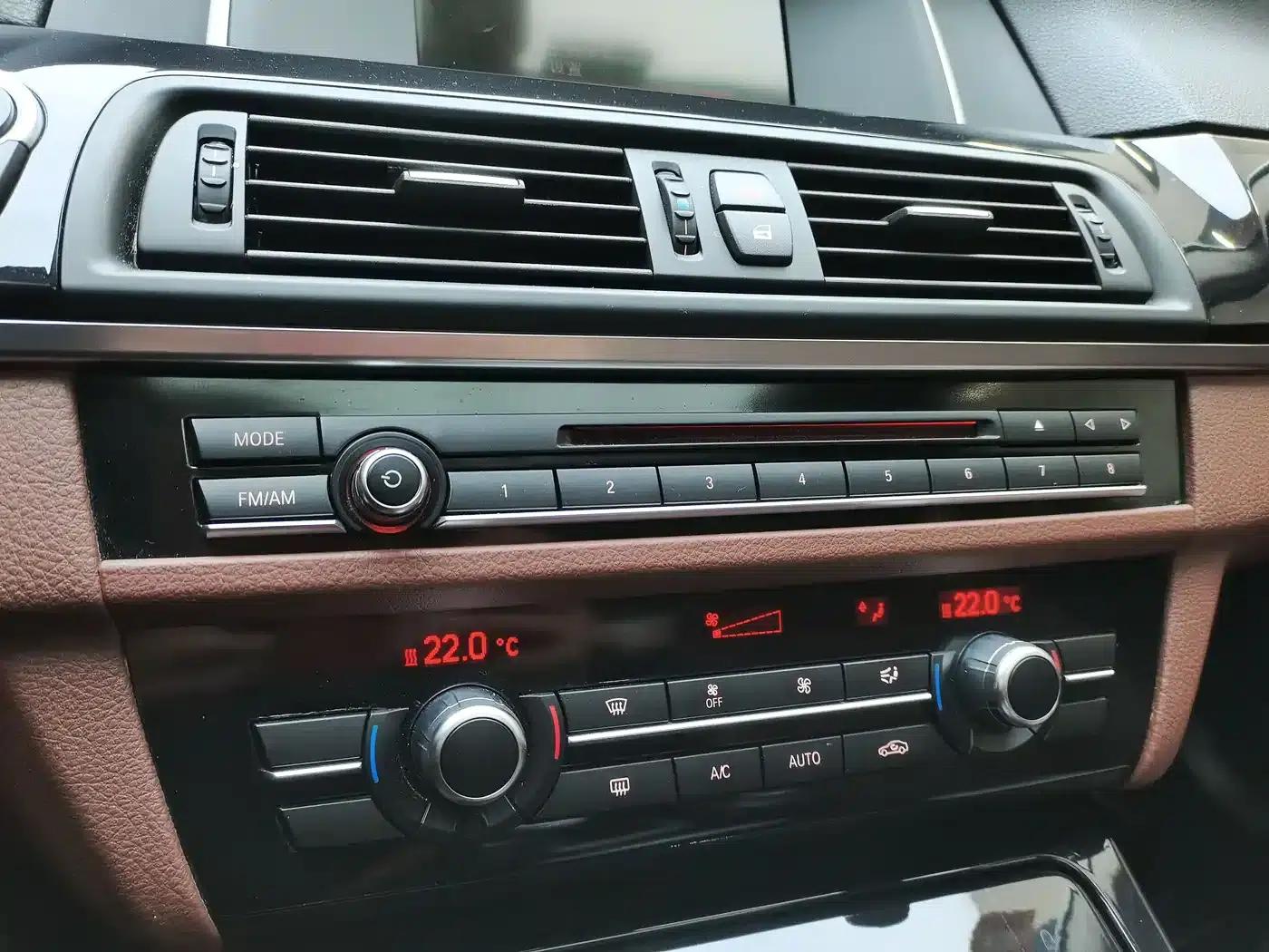 2014 BMW 5 Series 520Li Elegant Edition — миниатюра 21
