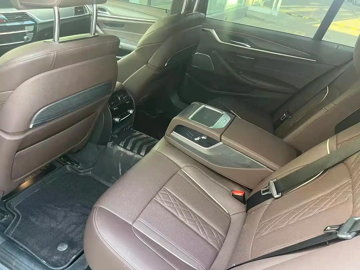 2022 BMW 5 Series 530Li Luxury M Sport Package — миниатюра 10