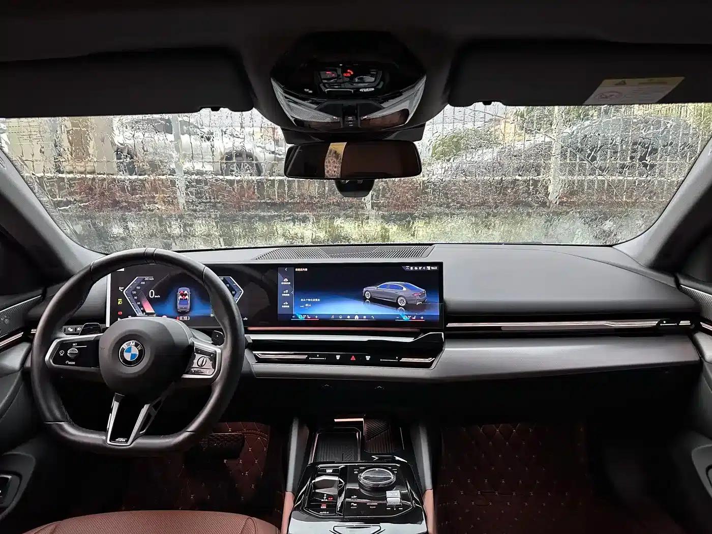 2024 BMW 5 Series 525Li M Sport Package — миниатюра 12