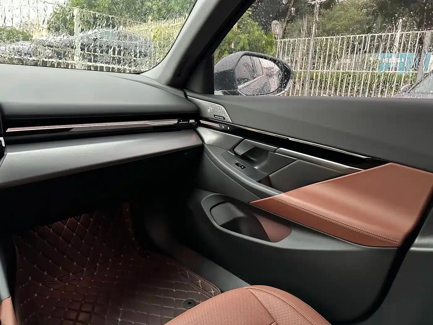 2024 BMW 5 Series 525Li M Sport Package — миниатюра 15